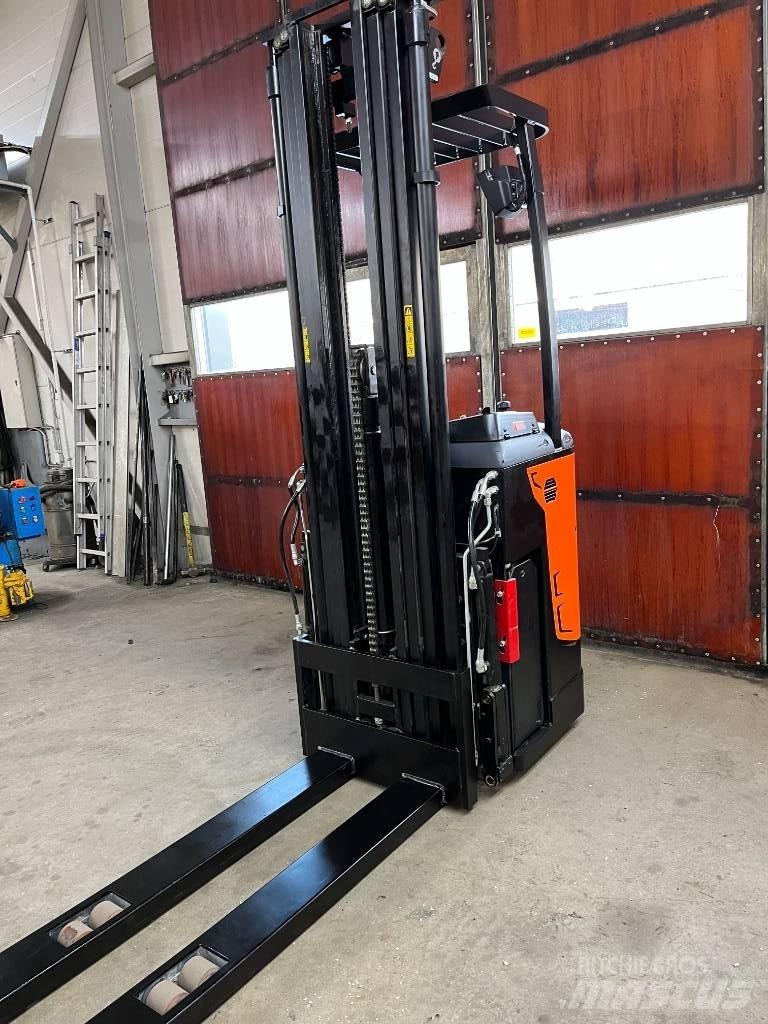 Rocla SST12AC Zelfrijdende stapelaars