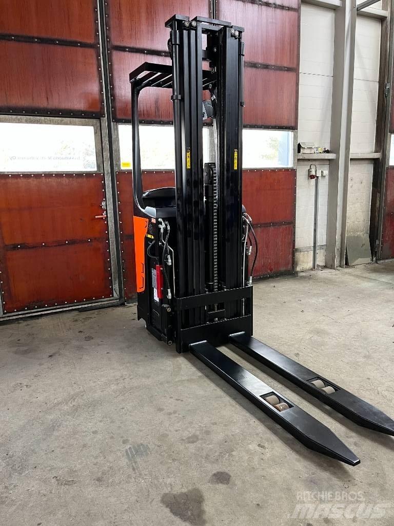 Rocla SST12AC Zelfrijdende stapelaars