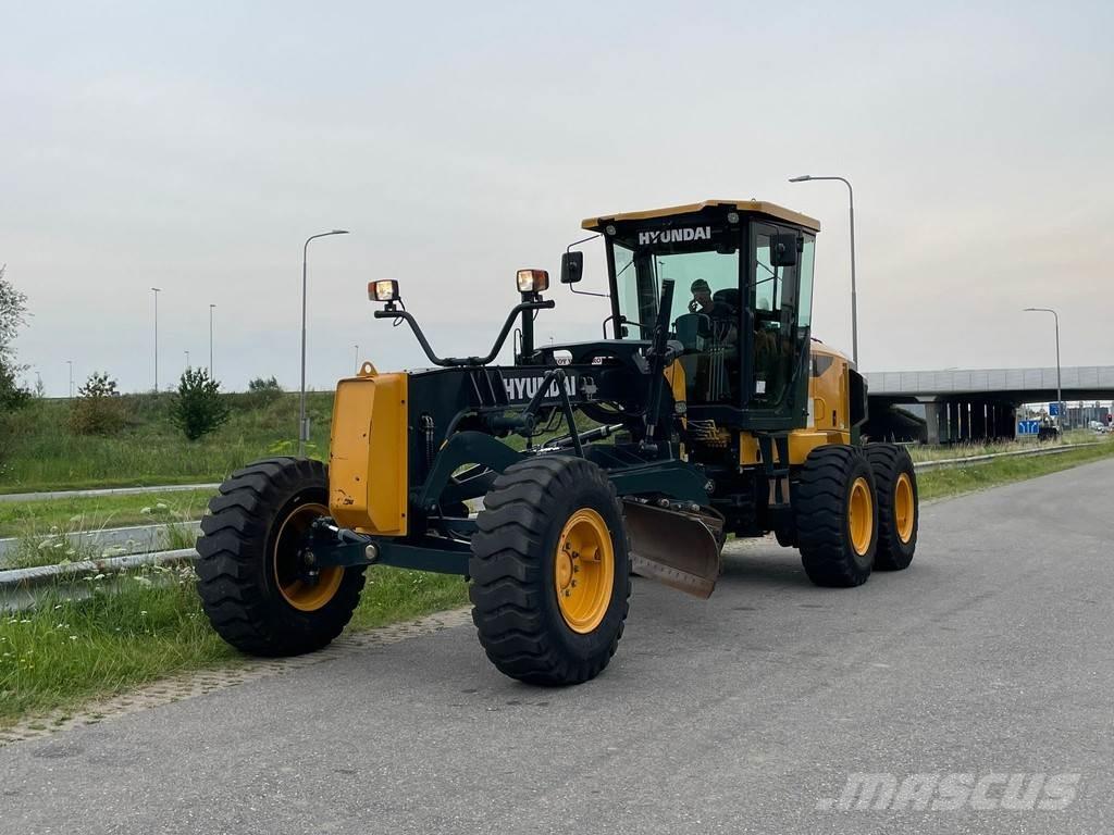Hyundai HG130 Grader