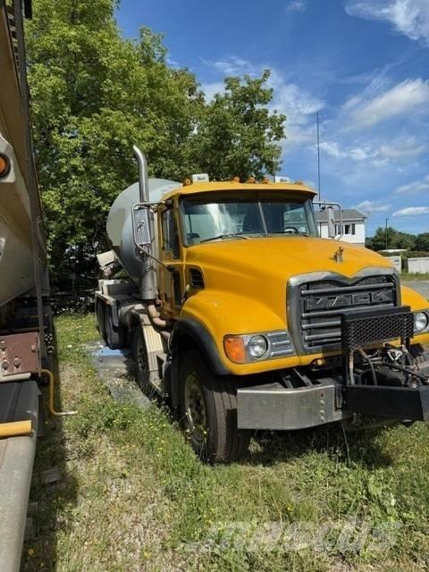 Mack CV 713 Betonpumpen