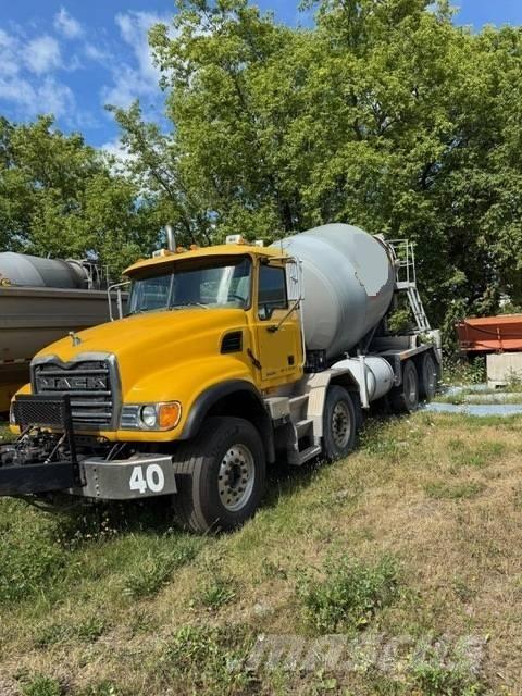 Mack CV 713 Betonpumpen