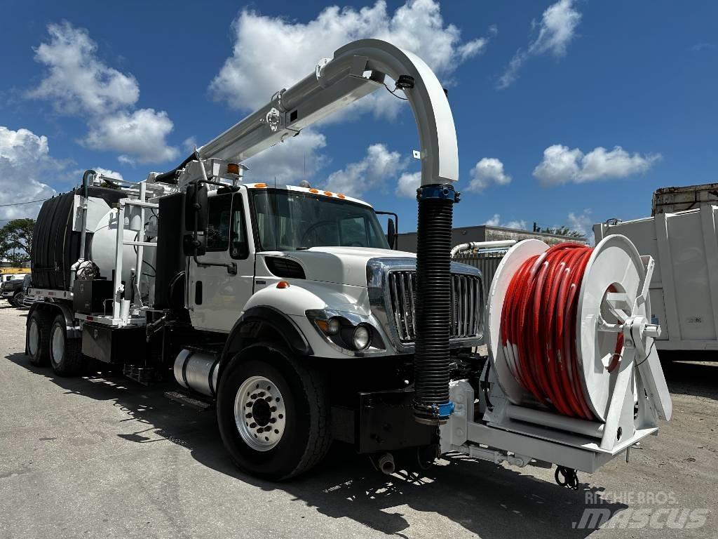International 7500 Saug- und Druckwagen