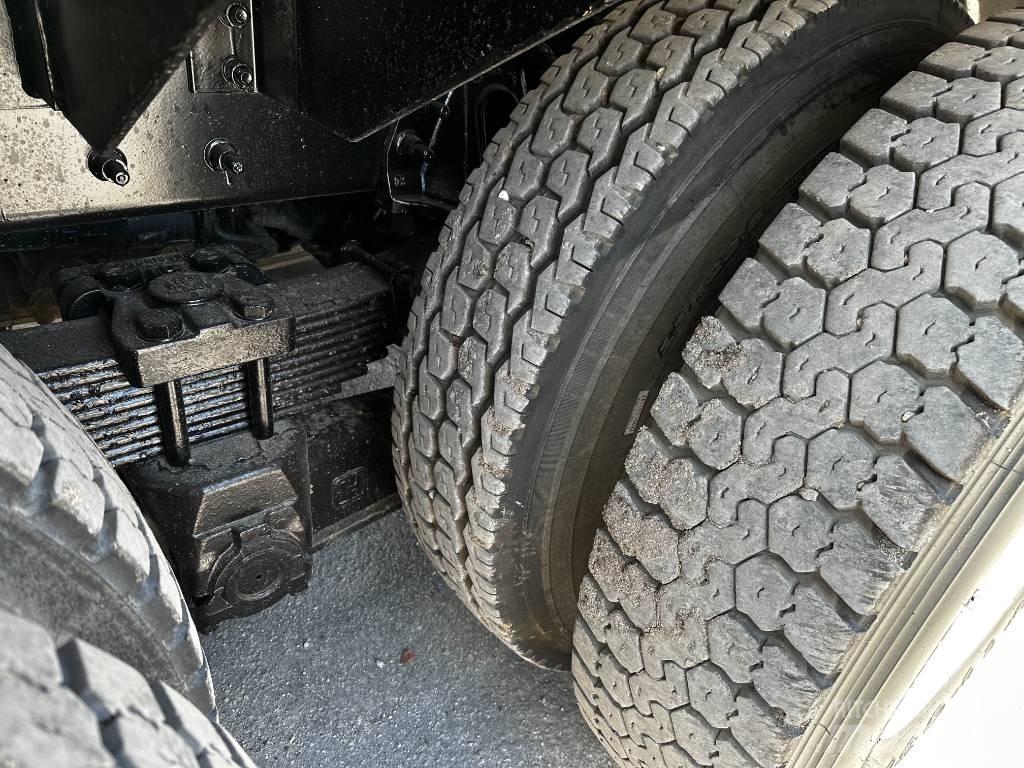 International 7500 Saug- und Druckwagen