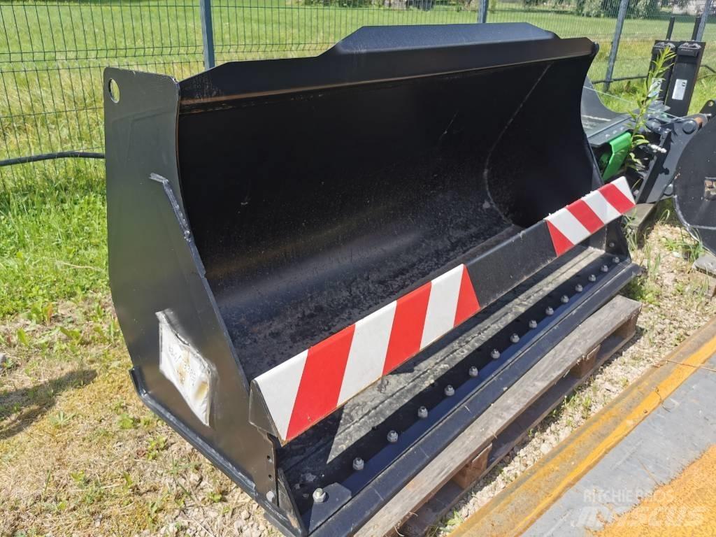 JCB Universals Ausleger