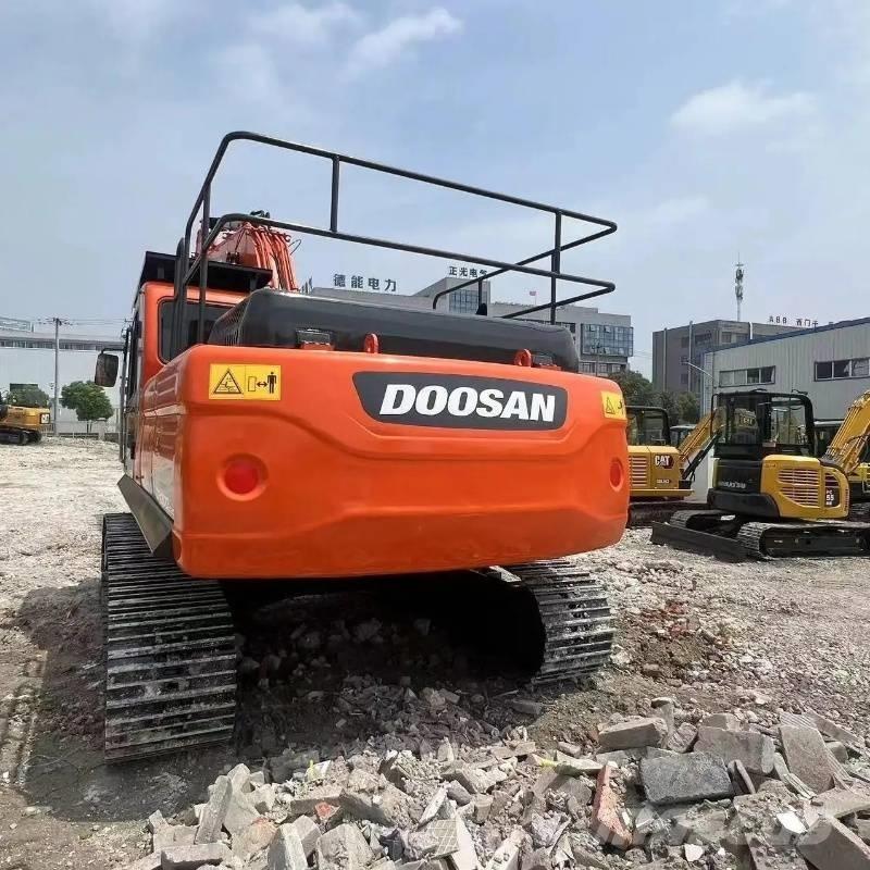 Doosan DX 300 Raupenbagger