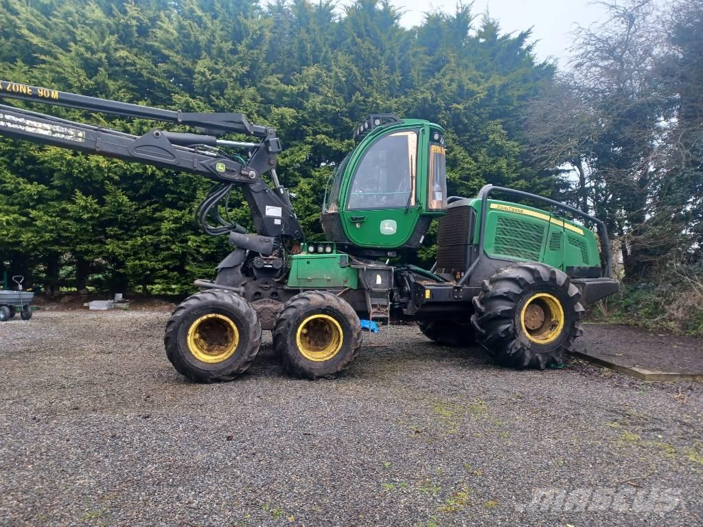 John Deere 1070e Harvester