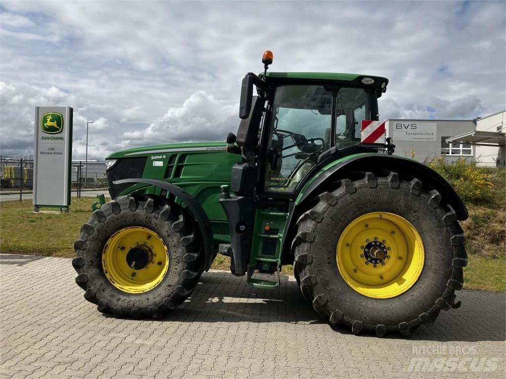 John Deere 6250R Traktoren
