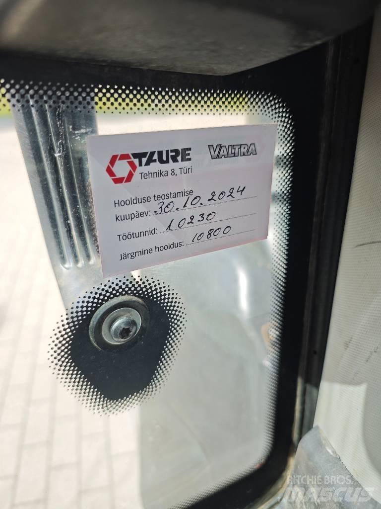 Valtra T 214 D Traktoren