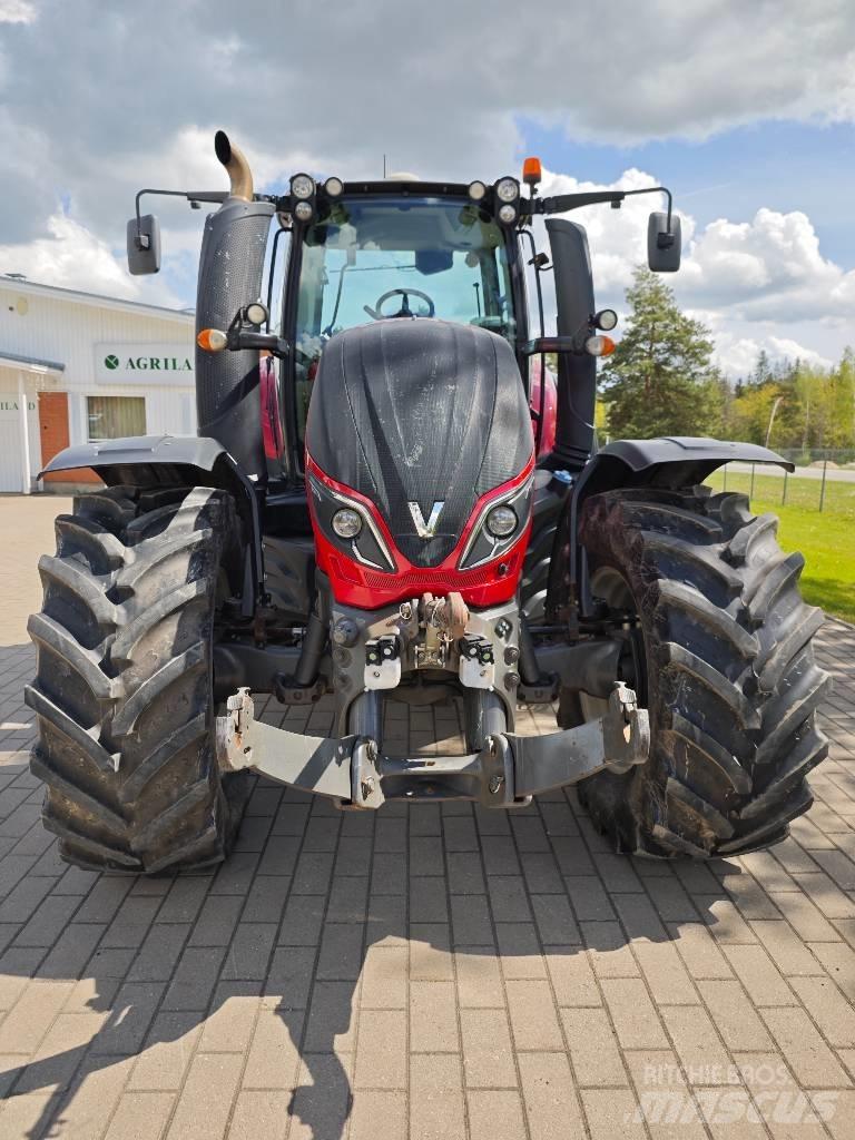 Valtra T 214 D Traktoren