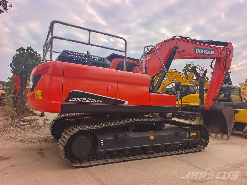 Doosan DX 225 LCA Raupenbagger