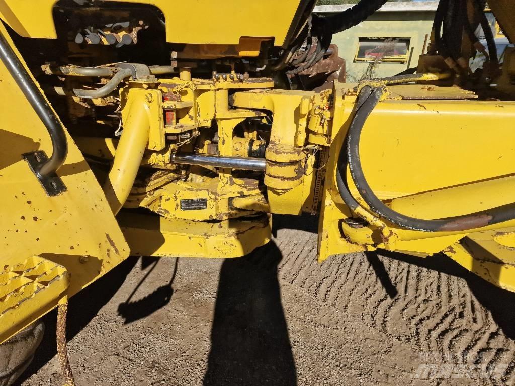 CAT 725 Dumper - Knickgelenk