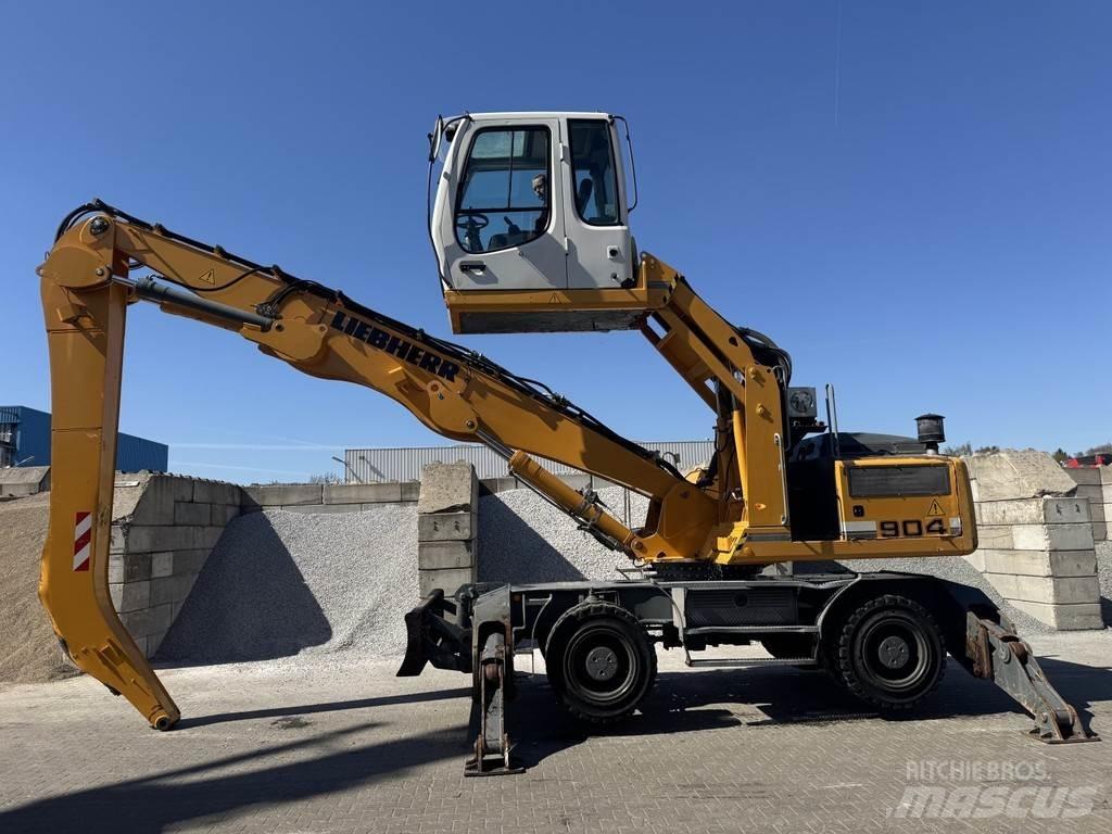 Liebherr A 904 C Materialumschlag