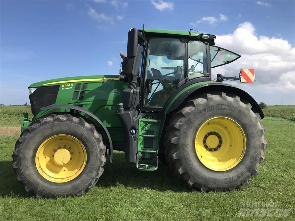 John Deere 6250R Traktoren