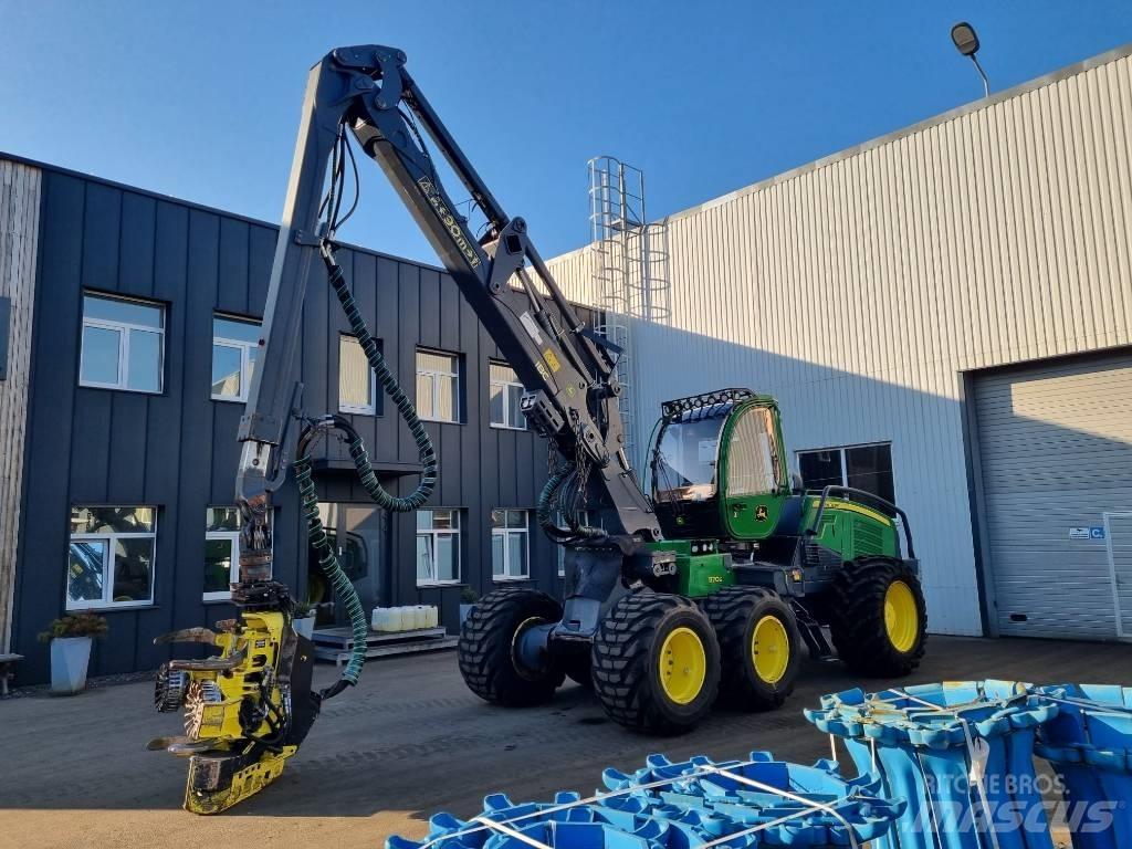 John Deere 1170 G Harvester
