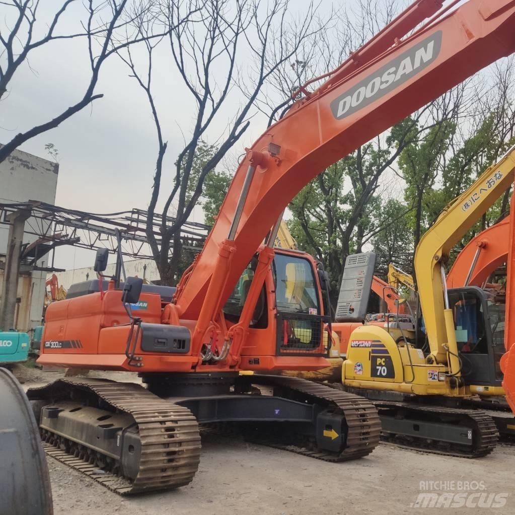 Doosan DX 300 Raupenbagger