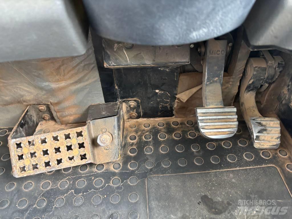 CAT 730 Dumper - Knickgelenk