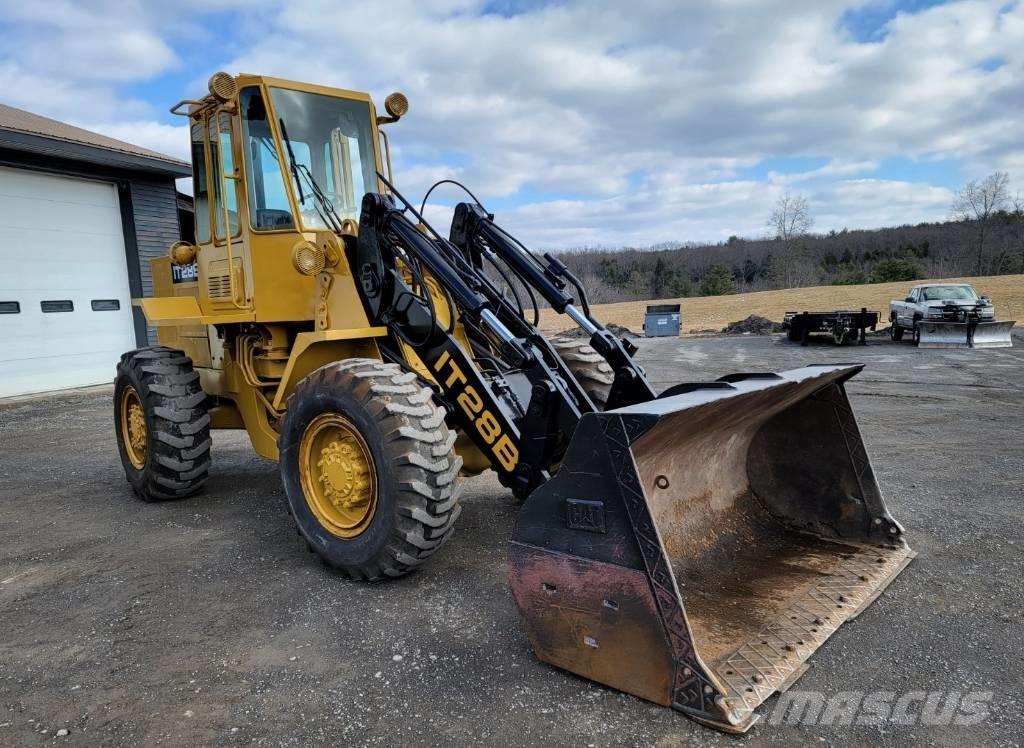 CAT IT 28 B Radlader