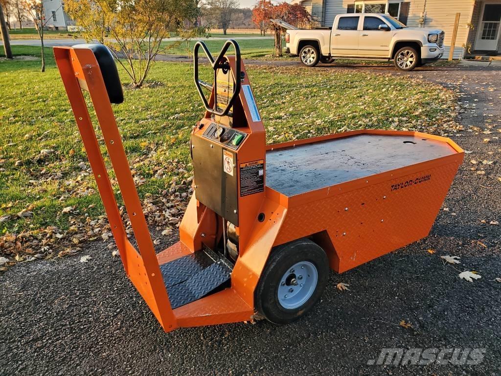 Taylor-Dunn SC090 Schlepper