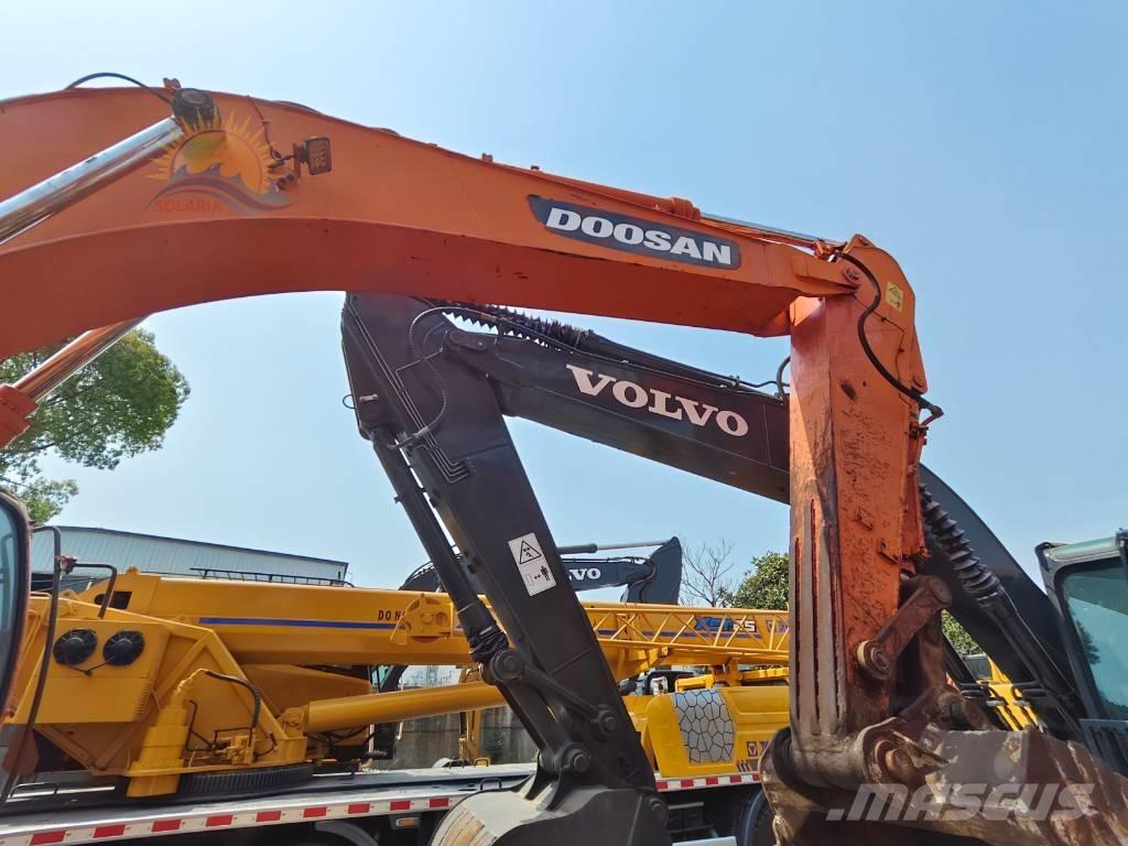 Doosan DX 300 LC Raupenbagger