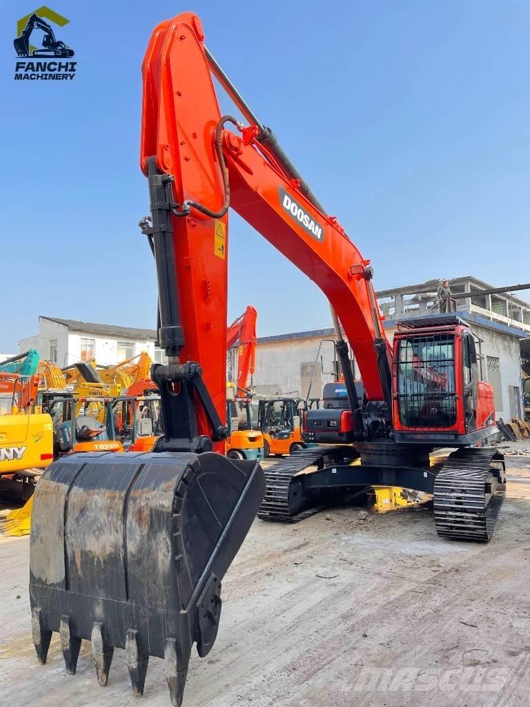 Doosan DX 300 LCA Raupenbagger