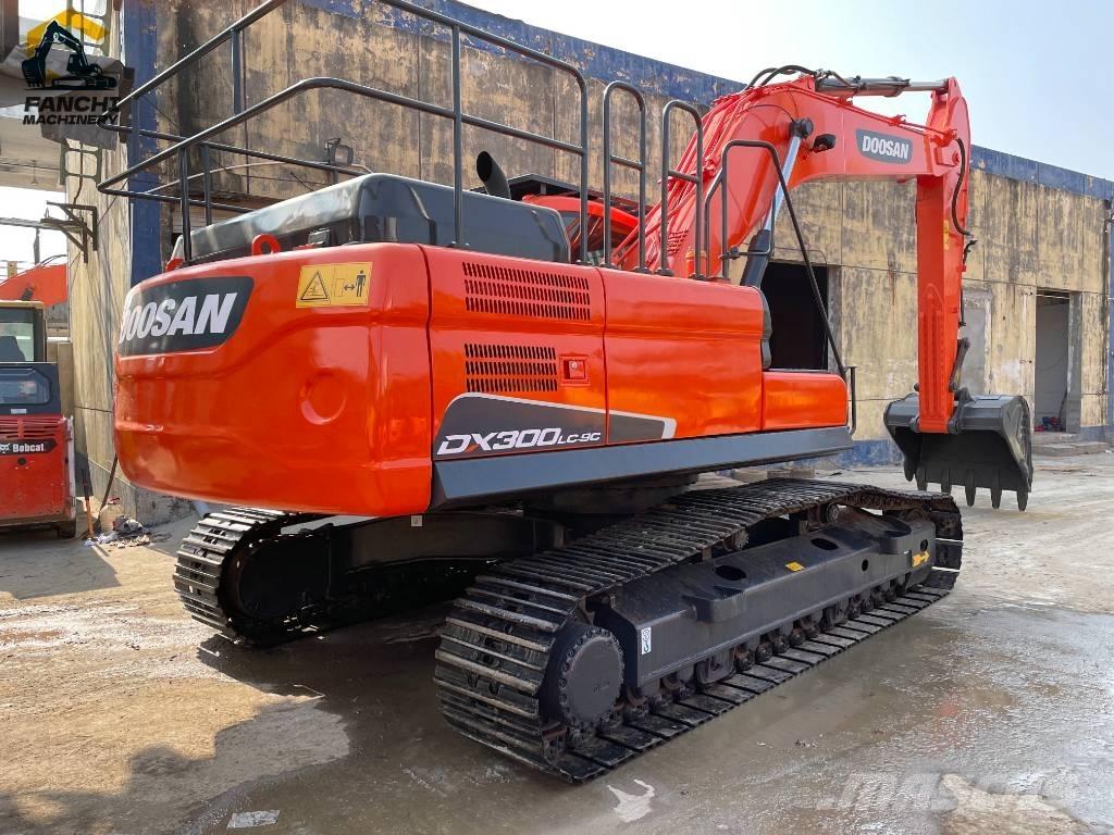 Doosan DX 300 LCA Raupenbagger