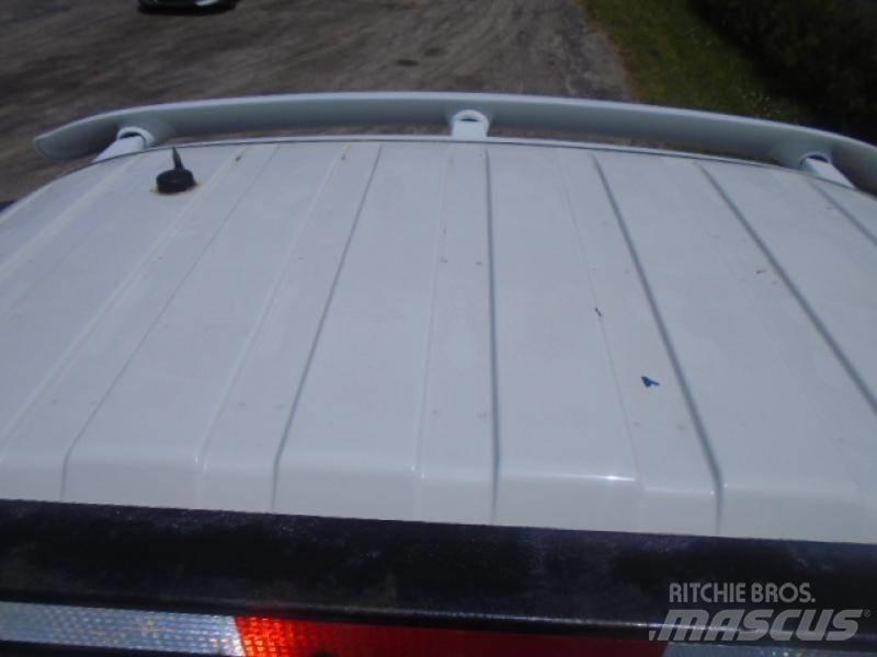 International 4200 Pritschenwagen/Pritschenwagen mit Seitenklappe