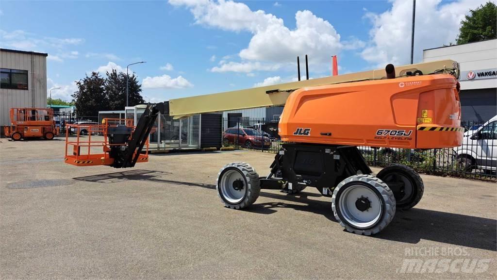 JLG 670SJ Teleskopbühnen