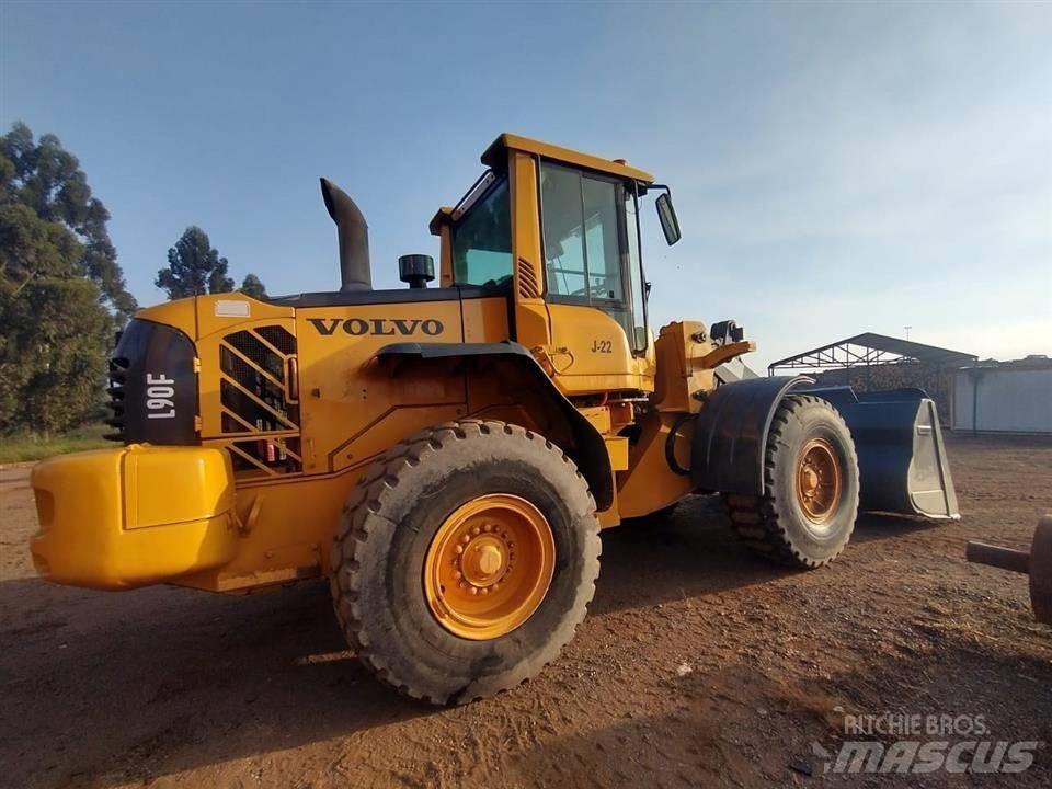 Volvo L90F Radlader