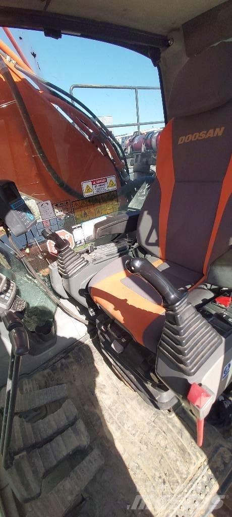 Doosan DX 300 LC Raupenbagger
