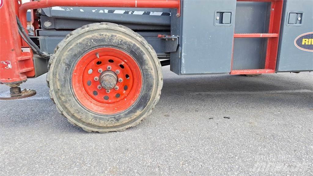 SkyJack 8841RT Scheren-Arbeitsbühnen