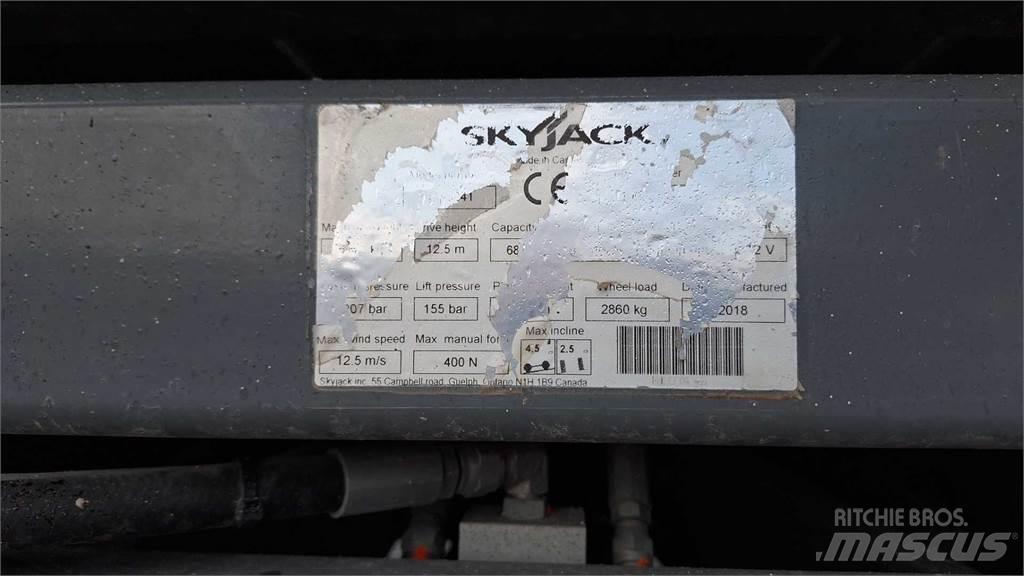 SkyJack 8841RT Scheren-Arbeitsbühnen