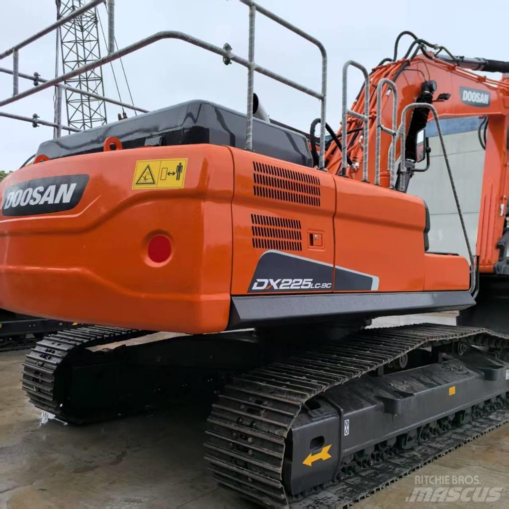 Doosan DX 225 LC Raupenbagger
