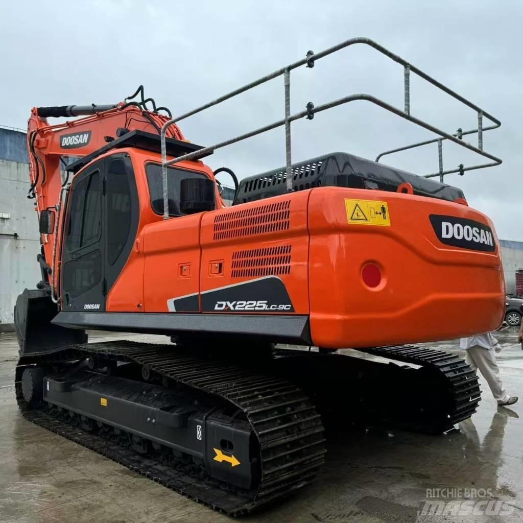 Doosan DX 225 LC Raupenbagger