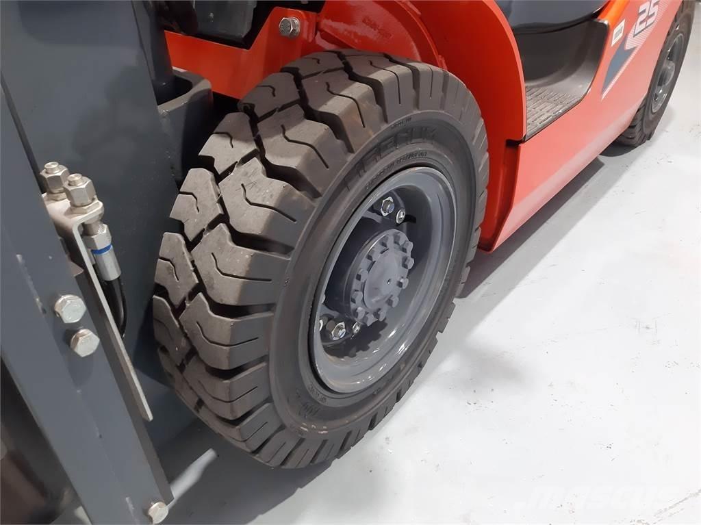 Heli CPCD25 XC26H Diesel heftrucks