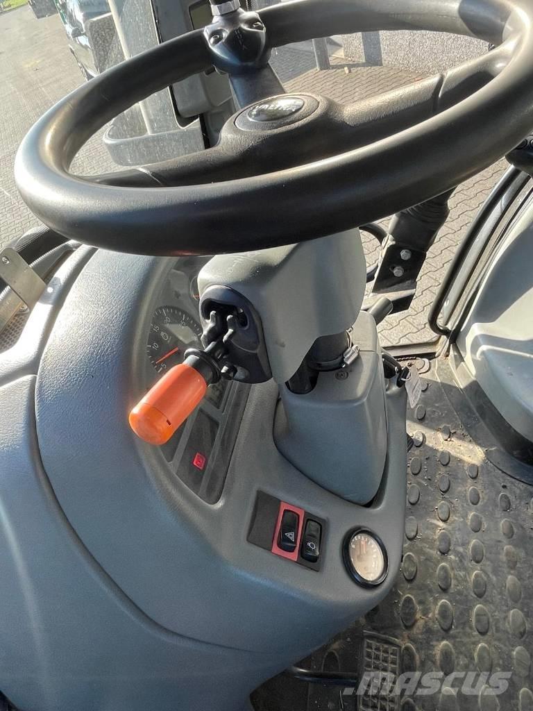 Valtra T151 tractor Traktoren