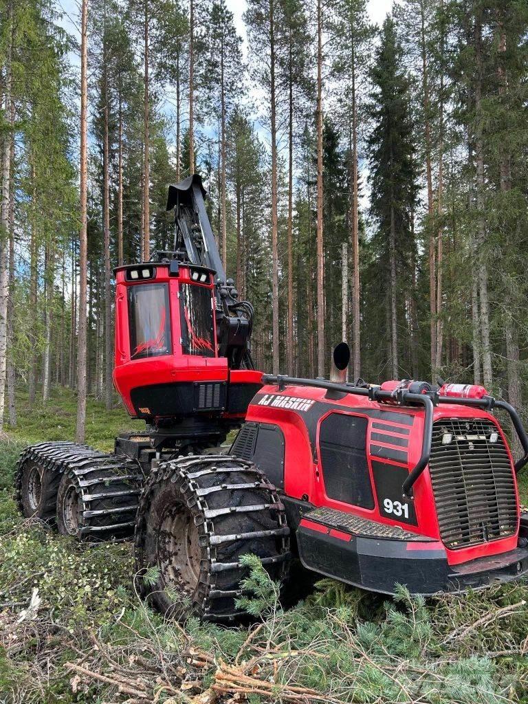 Komatsu 931 Harvester