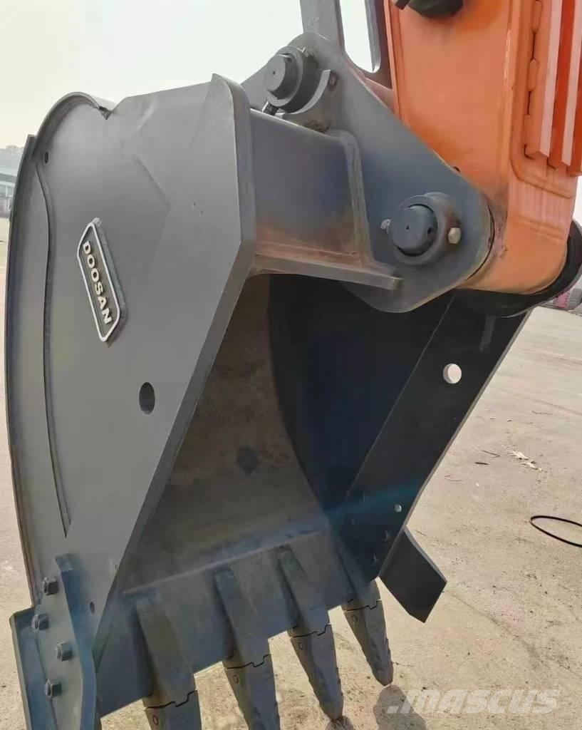 Doosan DX 220 Raupenbagger
