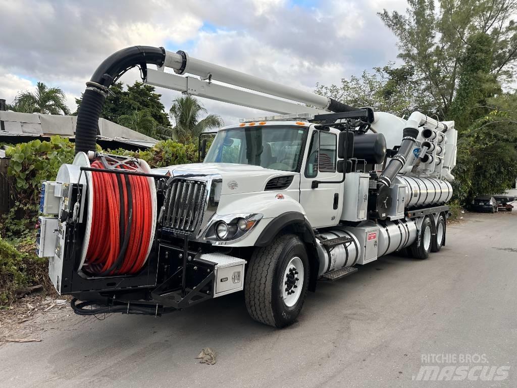 International 7500 Saug- und Druckwagen