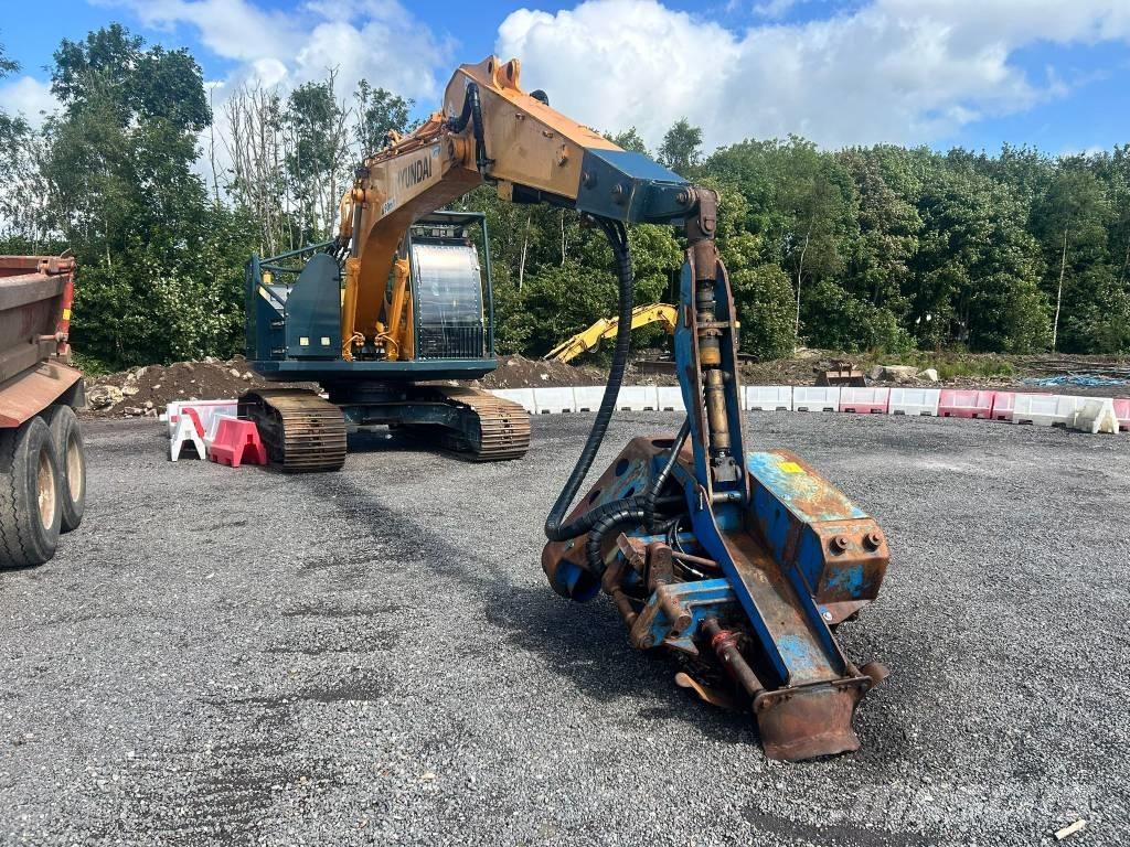 Hyundai 235 LCR-9 Harvester
