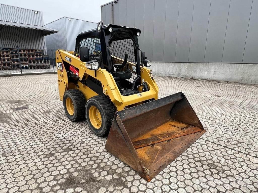 CAT 226D Kompaktlader