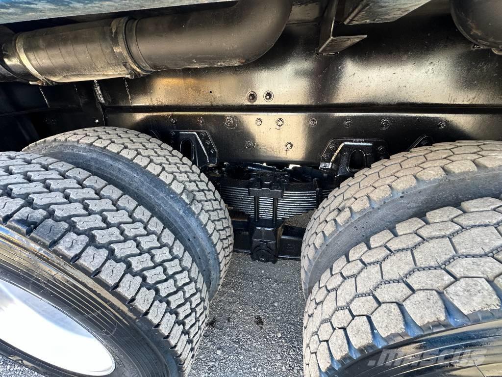 Freightliner 114 SD Saug- und Druckwagen