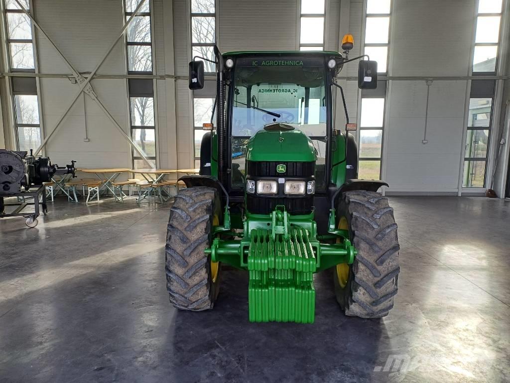 John Deere 5100 R Traktoren