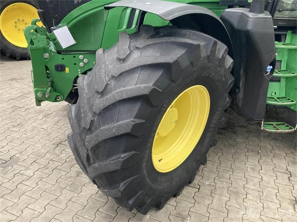 John Deere 6215R Traktoren