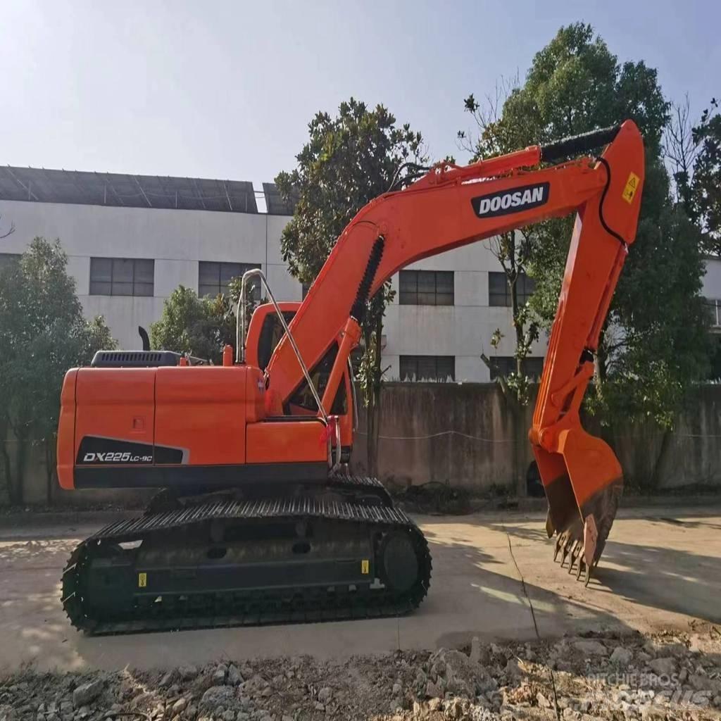 Doosan DX225LC-9C Raupenbagger