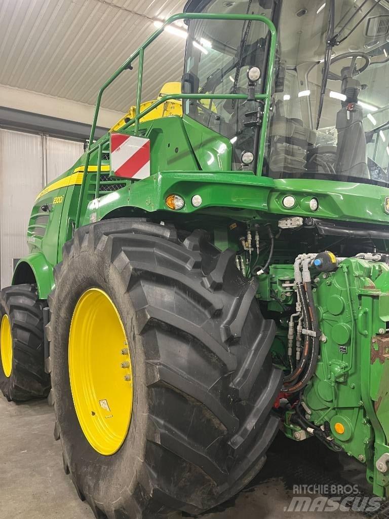 John Deere 8300i Selbstfahrende Häcksler