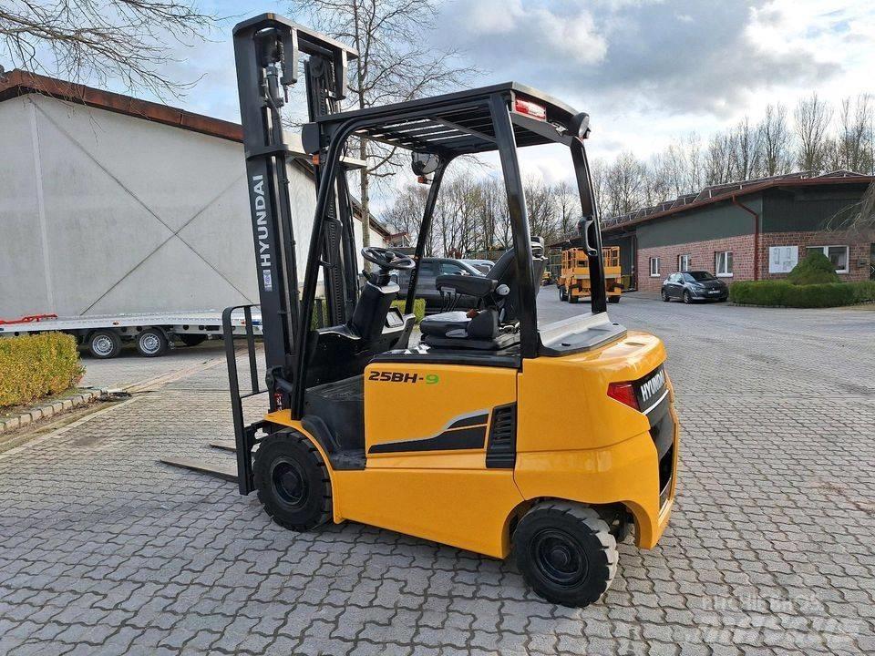 Hyundai 25 BH-9 Sonstige Baumaschinen