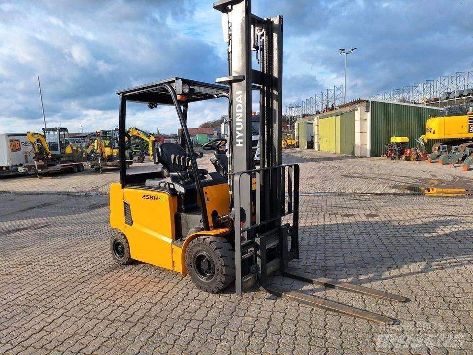 Hyundai 25 BH-9 Sonstige Baumaschinen