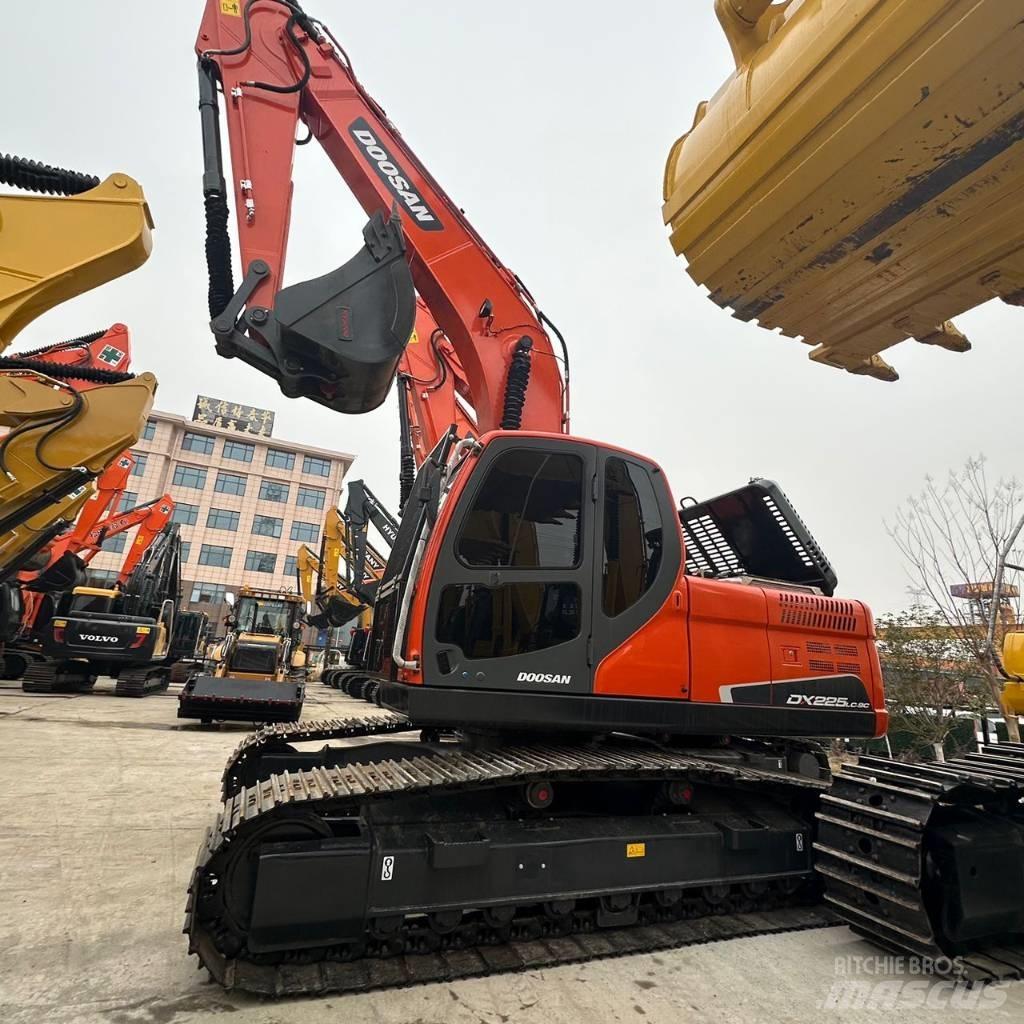 Doosan DX225LC-9C Raupenbagger
