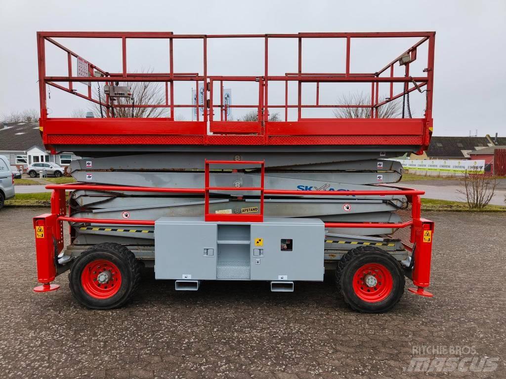 SkyJack SJ 9250 RT Scheren-Arbeitsbühnen