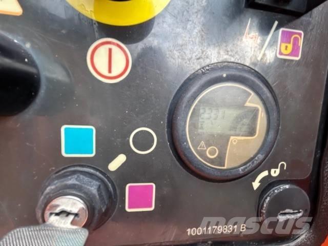 JLG 1200 SJP Teleskopbühnen